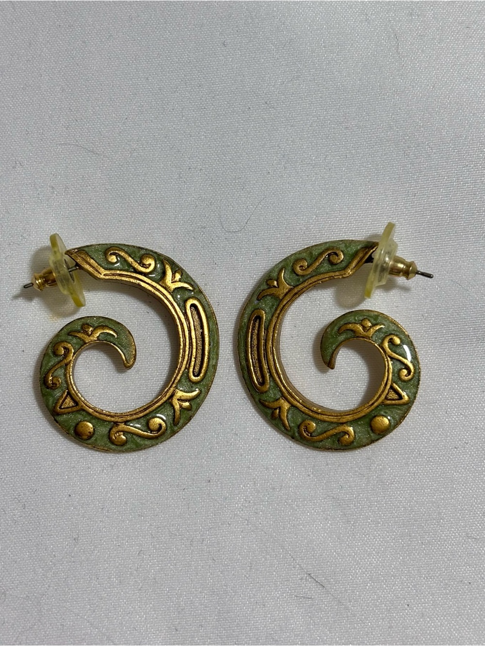Vintage Green and Gold tone Swirl Hoop Earrings - 1980’s